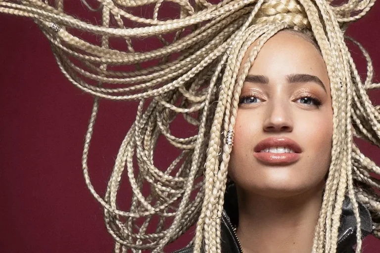 Eurovision 2026 : la vidéo de 'Regarde !', chanson de Monroe, candidate officielle de la France