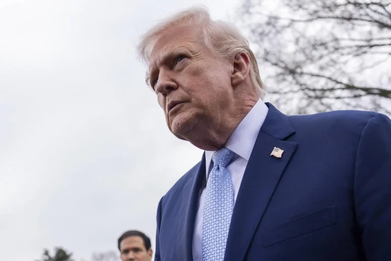 Guerre en Iran : Trump menace de frapper des sites clés en cas de tensions sur le détroit d'Ormuz