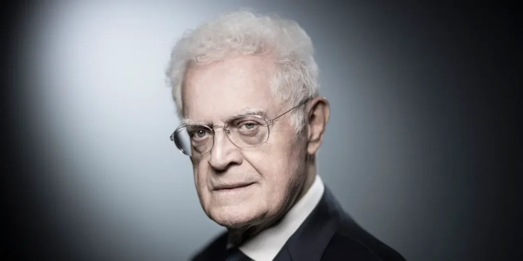Lionel Jospin décède à 88 ans, marquant la fin d'une carrière politique notable.