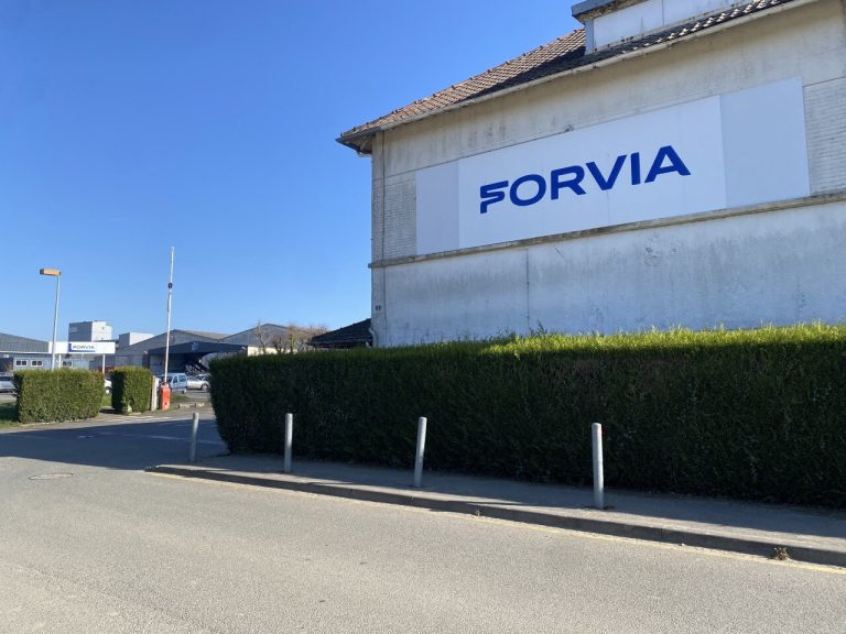 Vidéo. 109 salariés sur le carreau : les candidats interpellés à Messei avant les municipales