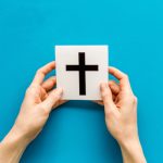 Vatican : le procès de l'ancien cardinal Becciu annulé par la cour.