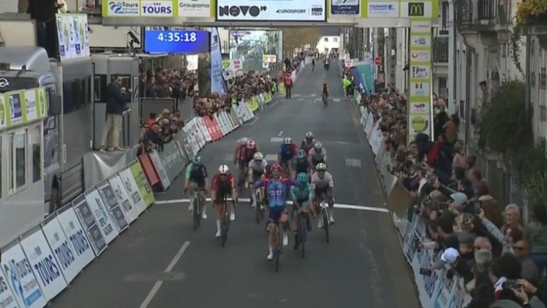 Cyclisme : Clément Venturini remporte la Roue Tourangelle au sprint à Tours