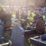 Le dilemme des familles immigrées face au rapatriement funéraire et à l'absence de recueillement