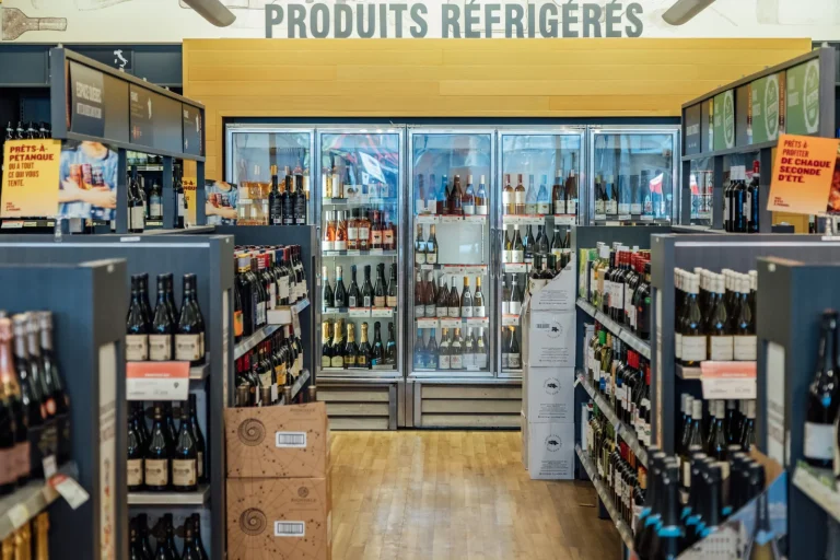 La SAQ reste en place, affirme le ministre Poulin