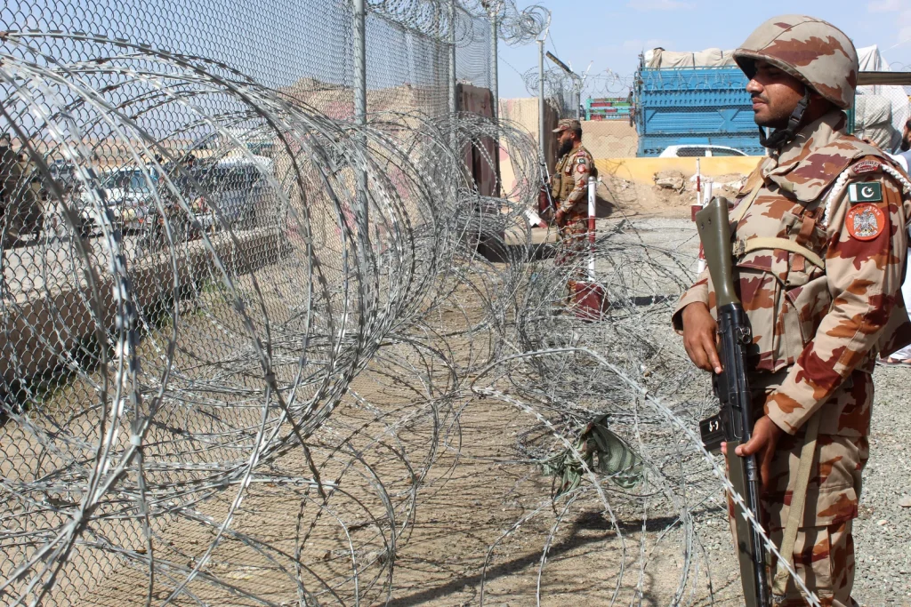 Conflit grandissant entre le Pakistan et l'Afghanistan sous l'ombre de l'Iran