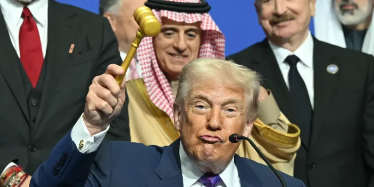 Un conseiller national propose d'exclure la Suisse du Conseil de la paix de Trump.