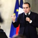 Le pacte de refondation "n'est conditionné à aucune évolution institutionnelle", affirme Sébastien Lecornu