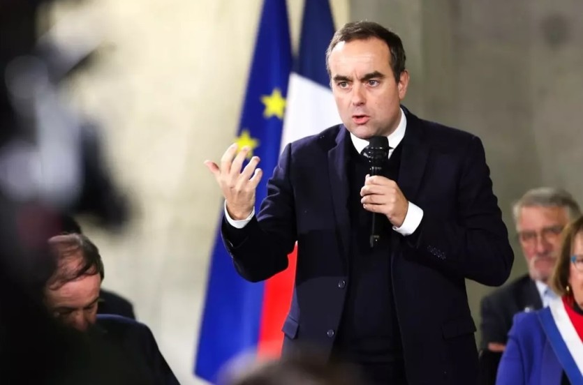Le pacte de refondation "n'est conditionné à aucune évolution institutionnelle", affirme Sébastien Lecornu