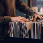 À Paris Loves Vinyl, une nouvelle génération de passionnés de disques vinyles