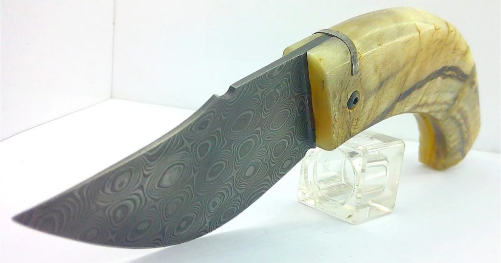 Curnichjolu acier damas carbone & corne de bélier : une pièce unique signée D. Bouquet