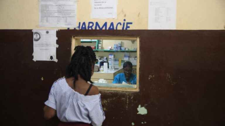Haïti : les dangers des pharmacies ambulantes selon le Journal d'Haïti et des Amériques