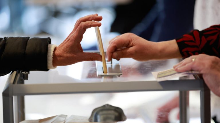 Revue de presse internationale : les municipales en France révèlent une fragmentation politique