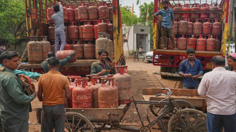 Fermetures et rationnements en Inde : le blocage du détroit d'Ormuz entraîne des pénuries de gaz