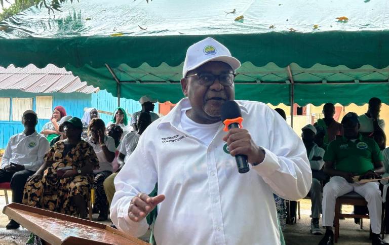 Dr Séraphin Akure-Davain critique la « cécité politique » de l'opposition gabonaise.