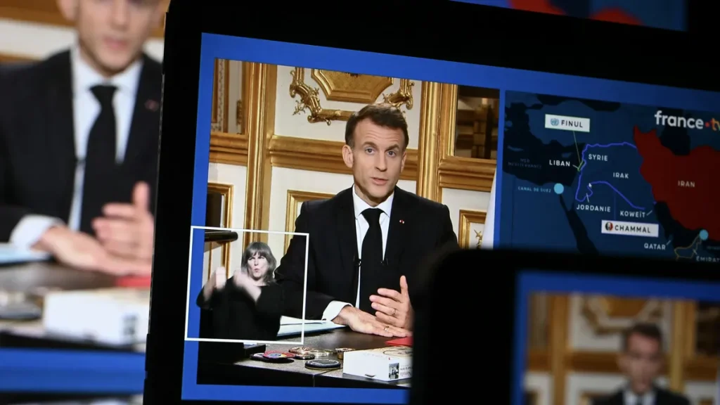 Ce qu'il faut retenir de l'allocution d'Emmanuel Macron : renforts militaires, le porte-avions Charles de Gaulle déployé, Français rapatriés