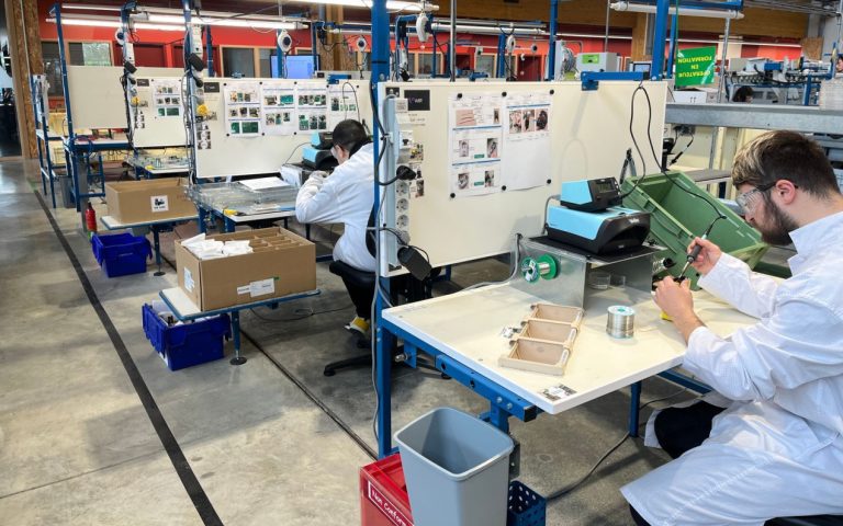 Amipi Industrie assemble des packs de batteries pour la start-up angevine VoltR