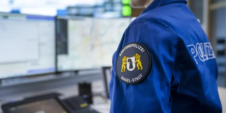Un policier de Bâle condamné à trois ans de prison pour avoir violenté deux requérants