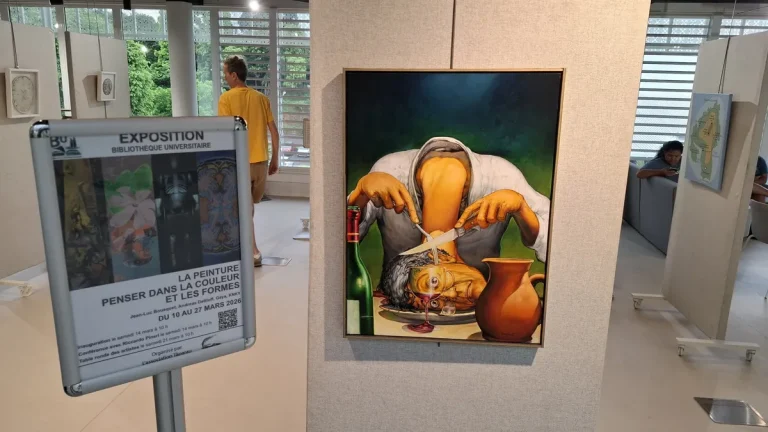 Couleurs et formes polynésiennes : l’art contemporain s’installe à la Bibliothèque universitaire