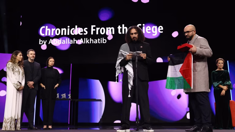 Berlinale : une scène illustre la clôture politique et émotionnellement chargée du festival