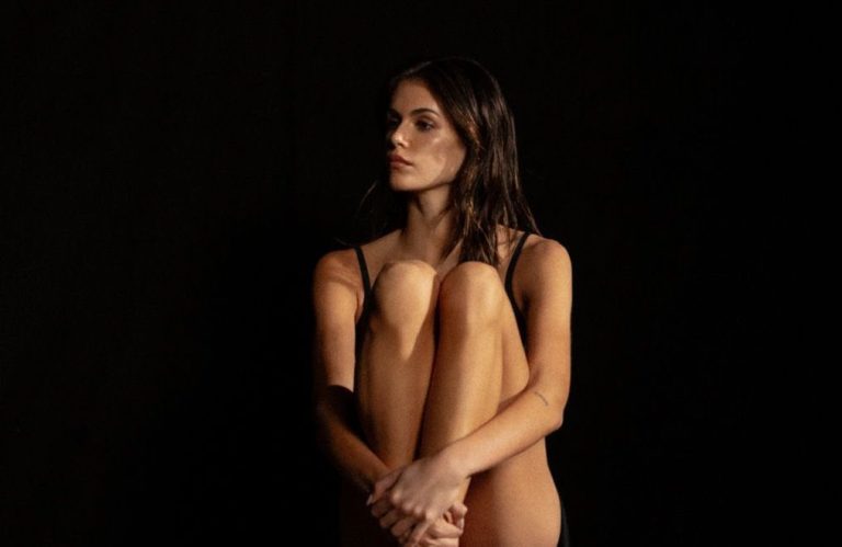 Kaia Gerber danse pour Repetto et un sac bijou chez Longchamp : le meilleur de la mode