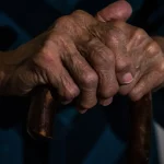 Bilan démographique 2025 en Guadeloupe : baisse du taux de natalité et vieillissement accru