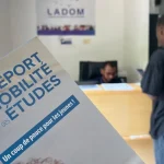 Un billet aller/retour pris en charge à 100% pour des études en France continentale... une aide de LADOM reconduite en 2026
