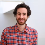 Paul Bastard, chercheur à l'Institut Imagine, vient de recevoir un financement hors norme de 25 millions de dollars pour s'attaquer à l'un des plus grands mystères de l'oncologie.