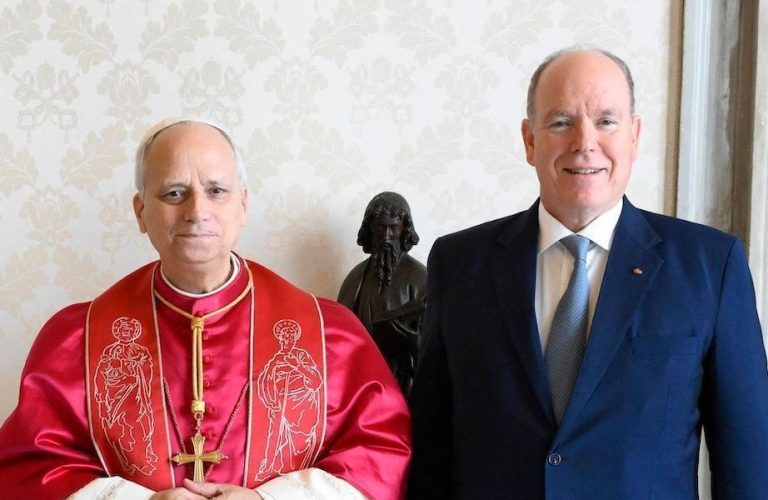 Caroline, Stéphanie de Monaco et Charlotte Casiraghi accueillent le pape Léon XIV à Monaco