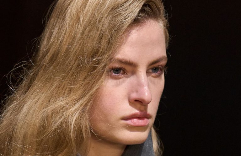 Cernes persistants : recommandations des dermatologues pour les atténuer efficacement