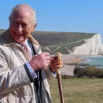 Charles III inaugure le plus long sentier côtier du monde en Angleterre