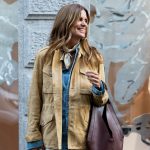 Foulard autour du cou : astuces pour le porter ce printemps