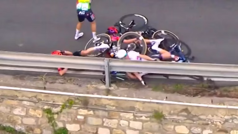 Cyclisme : plusieurs blessures constatées chez la victime de la chute accidentelle