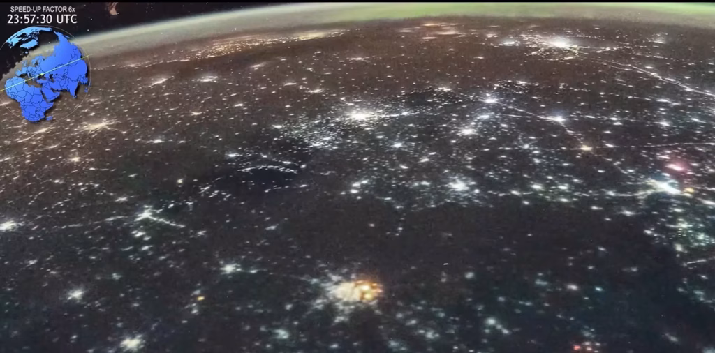 Des astronautes filment en direct une attaque russe sur Kiev depuis l'espace.