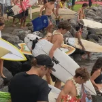 La communauté du surf rend hommage à deux jeunes riders décédés dans un accident de voiture