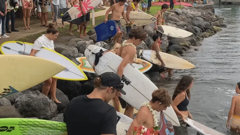 La communauté du surf rend hommage à deux jeunes riders décédés dans un accident de voiture