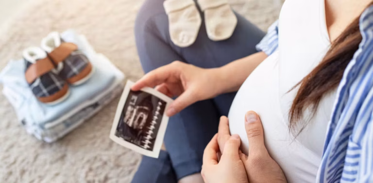 Échographies prénatales : enjeux sociaux et humanisation du fœtus dans l'annonce du sexe