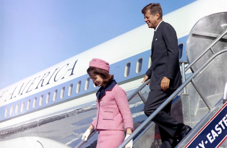 Letizia Mowinckel : la créatrice de mode qui habillait Jackie Kennedy dans l'ombre