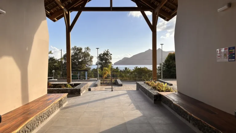 Soigner les Marquisiens sur place : l'offre de soins élargie grâce à l'extension de l'hôpital Louis Rollin