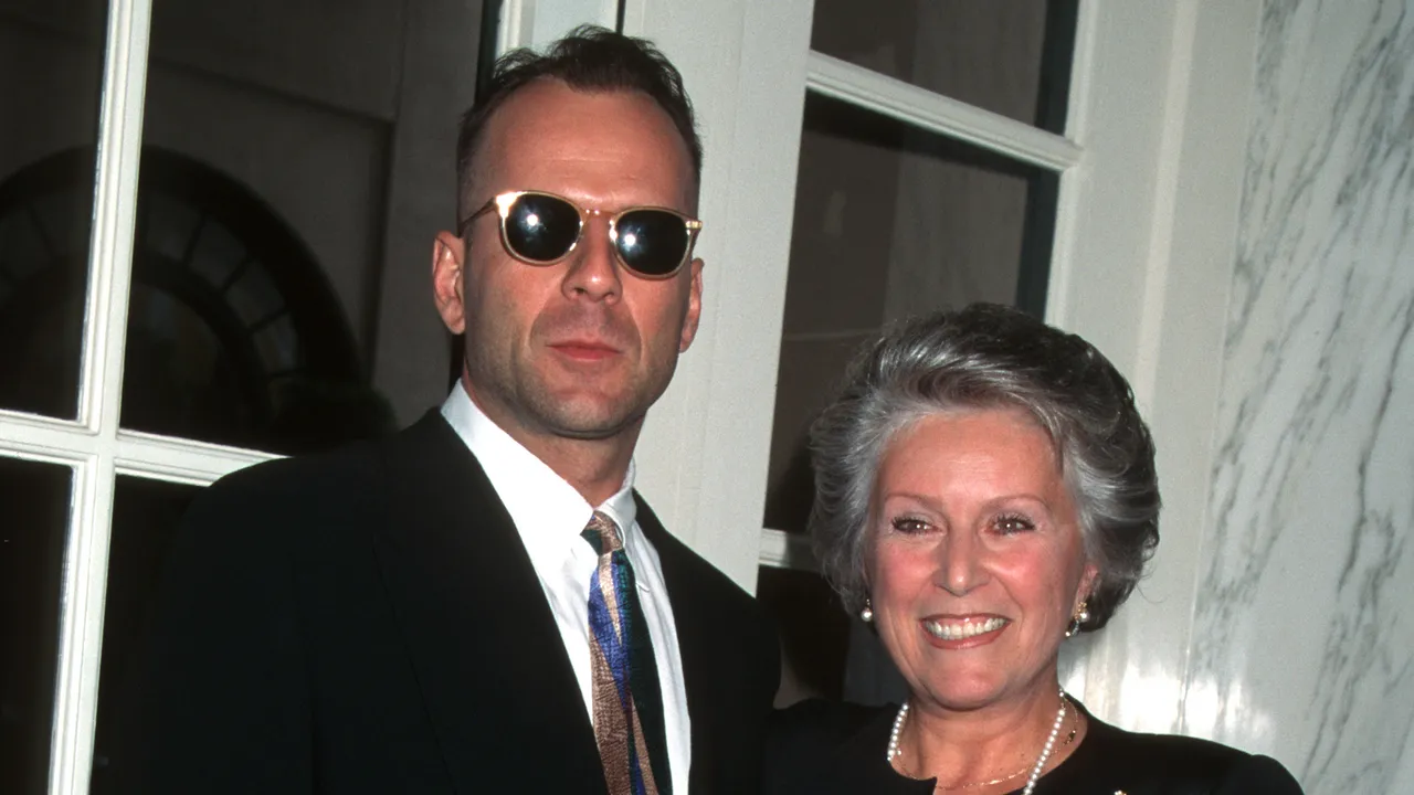 « La mère de Bruce Willis célébrée pour 22 ans de bénévolat auprès de la police de Los Angeles »