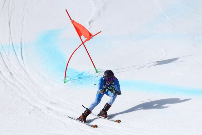 Giacomo Bertagnolli, skieur star des Jeux paralympiques en Italie, brille sur la neige