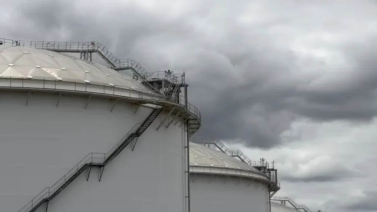 Guerre au Moyen-Orient : hausse des prix du carburant en Australie, le gouvernement rassure sur l'approvisionnement