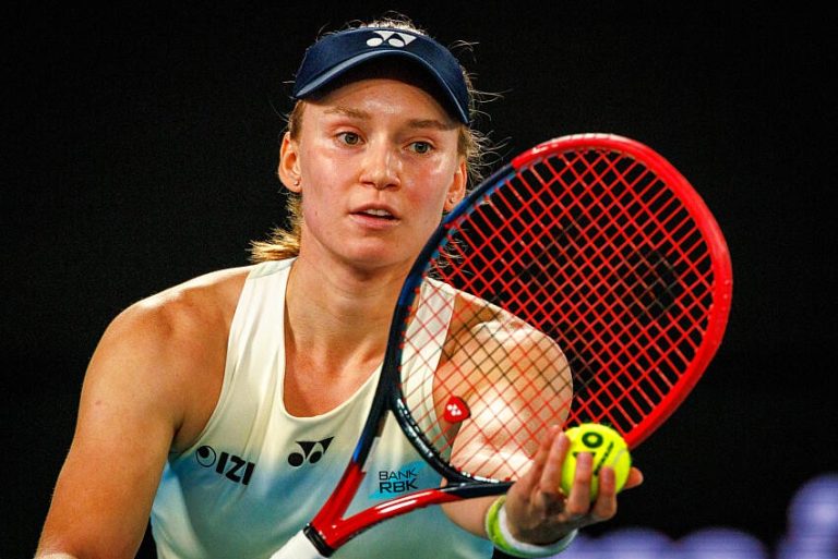 Tennis : Rybakina atteint les demi-finales à Miami