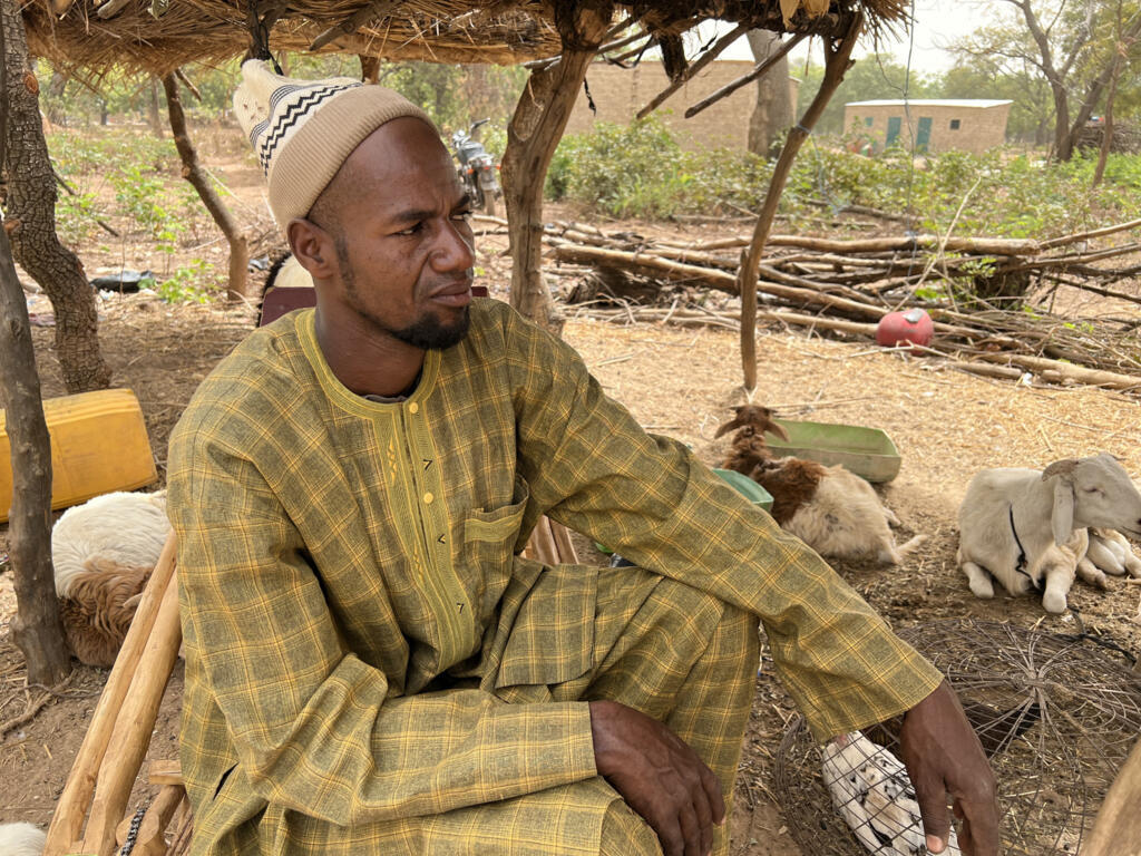 Ibrahim Sidibé, réfugié depuis trois ans, compte se lancer dans l'aviculture.
