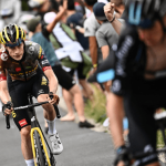 Débriefings d’équipe influençant l’issue des courses par étapes