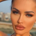 Une tenue jugée 'inappropriée' dans un parc d'attractions déclenche un débat public