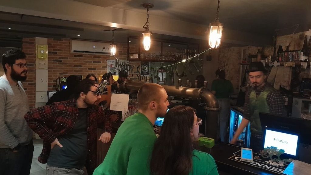 Ces bars prolongent la Saint Patrick pour attirer des clients et faire la fête