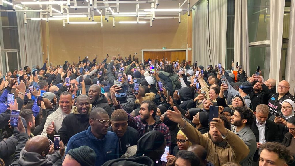 Huées et invectives au soir du second tour des municipales en Île-de-France : récit de ce qui s’est réellement passé