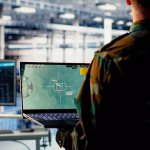 L'IA dans l'armée : jusqu'où déléguer notre jugement aux machines ?