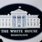 La Maison Blanche publie des vidéos énigmatiques et en supprime une, suscitant des spéculations en ligne.