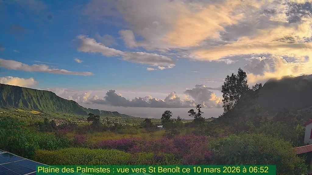 La Réunion : averses et nuages à l'Est-Sud-Est, soleil ailleurs ce matin, changement cet après-midi.